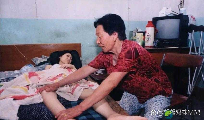 老妇肉唇一翻一出背后的暖流：为什么这个举动正在重塑社区温度
