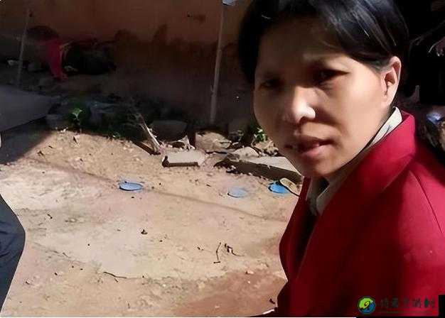 乡下大乳老熟妇邻居的日常：她用一把锄头诠释坚韧人生