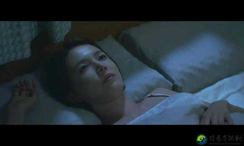 调教边C边哭拍屁股女女：当代情感表达的新现象与深层思考