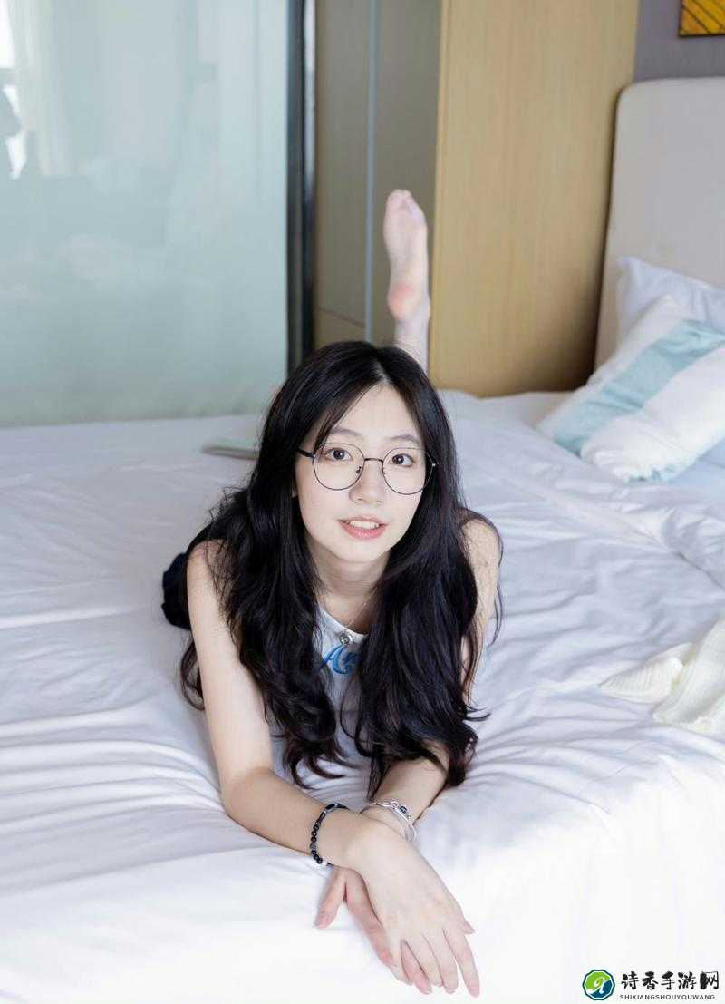 国产91❤️白丝在线播放：一场打破刻板印象的文化觉醒