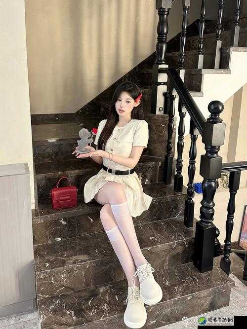 麻酥酥过膝白丝ThePon背后：当代年轻人的情感表达新方式
