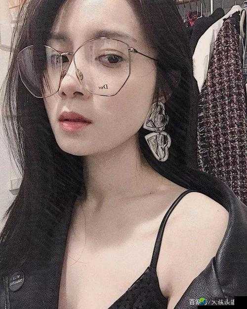 亚洲人高潮❌❌❌❌吃电：科技消费背后的情感与价值密码