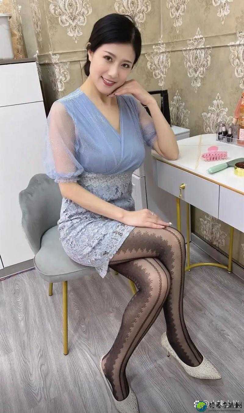 麻麻穿各种丝袜满足我的瞬间，原来这才是爱的温度